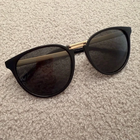 🖤 Versace Black & Gold Cat Eye Sunglasses – Model 4366 - Picture 7 of 8